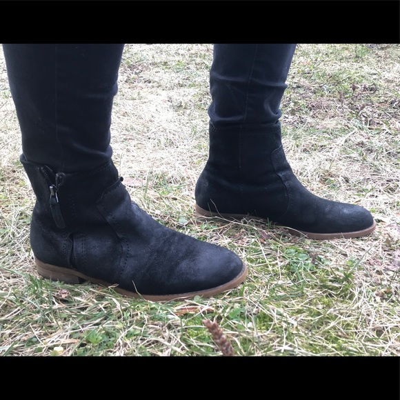 Boots - Picture 3 of 4